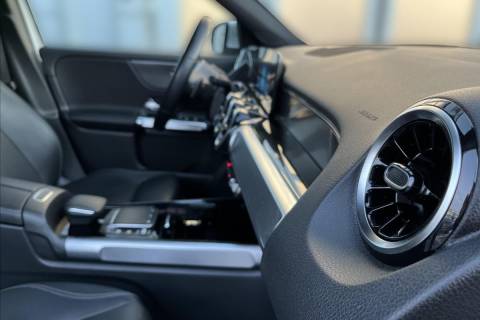 ef034c76-b987-466b-8aa0-cbdcc69deae2.jpeg